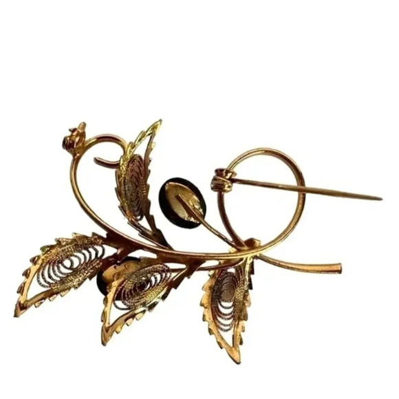 Vintage Filigree Leaf Green Jade Brooch Pin Gold Tone - Picture 1 of 2